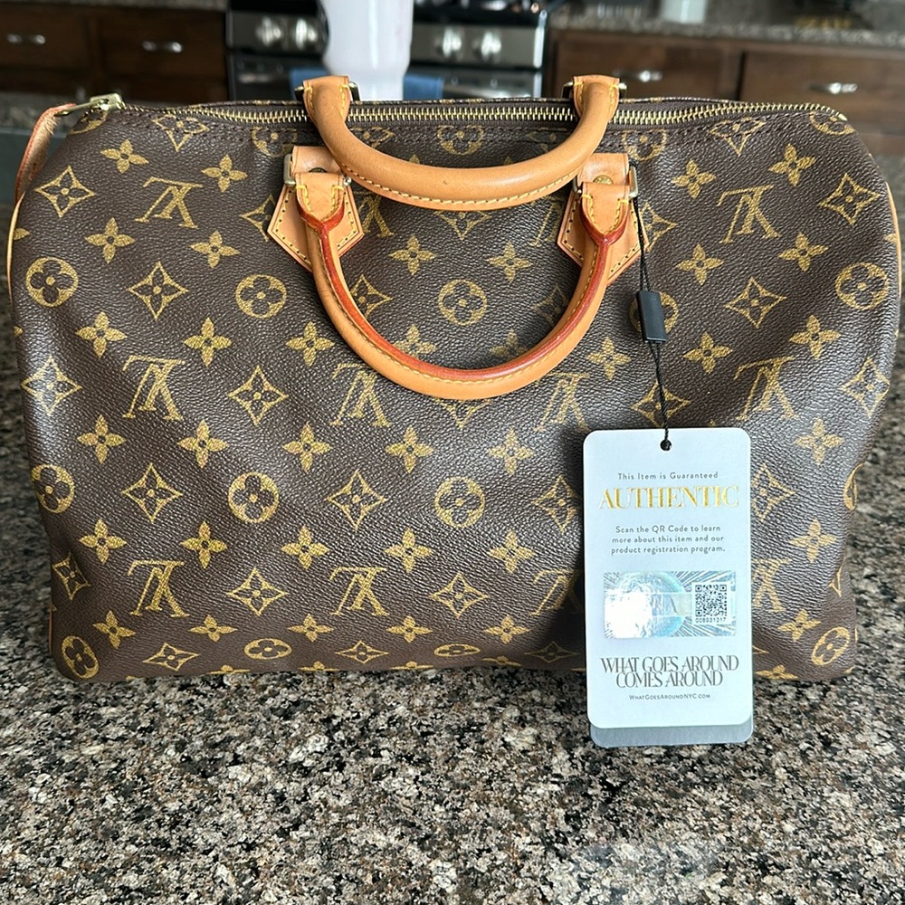 LOUIS VUITTON
SPEEDY35